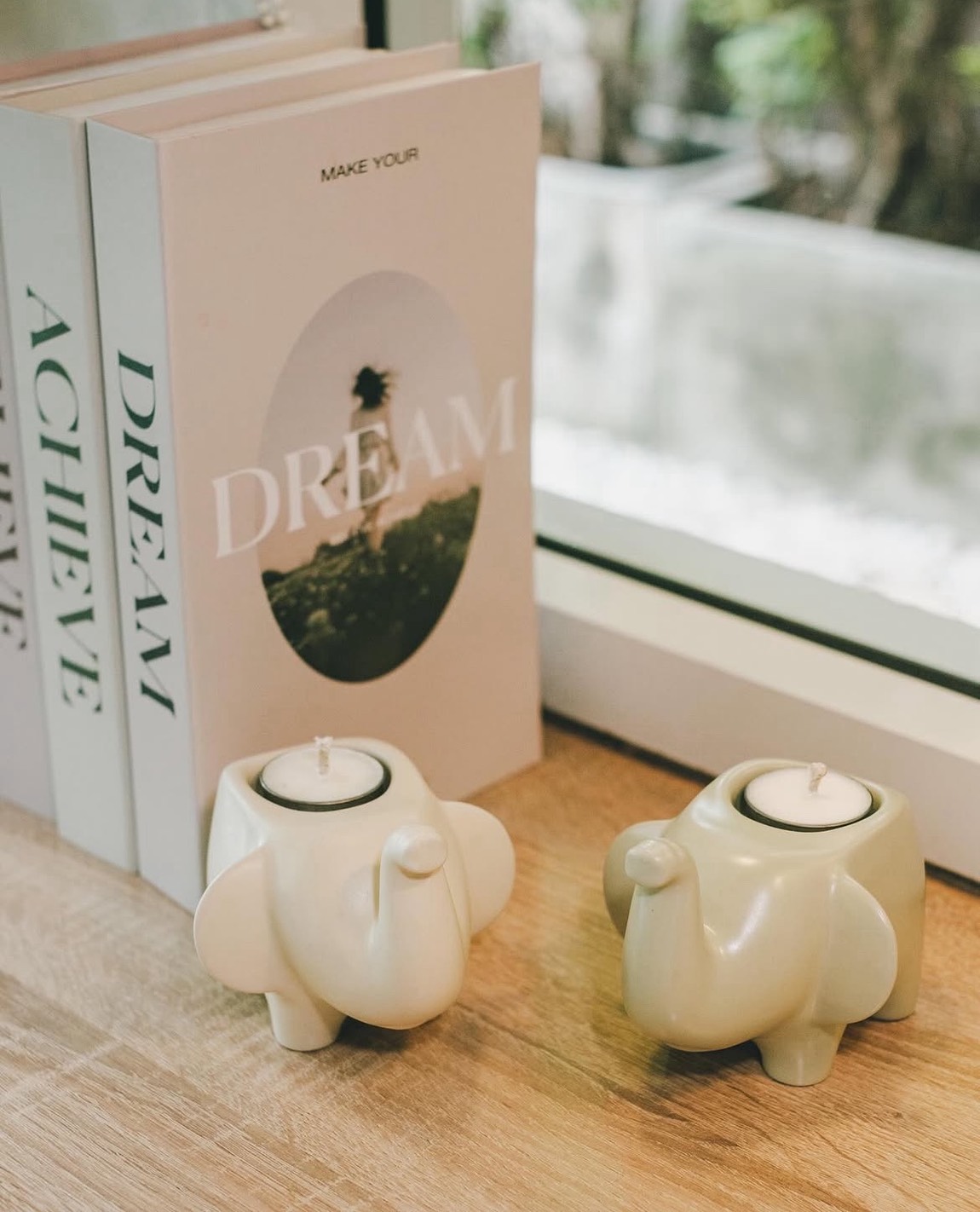 Elephant Ceramic Holder - Image 2